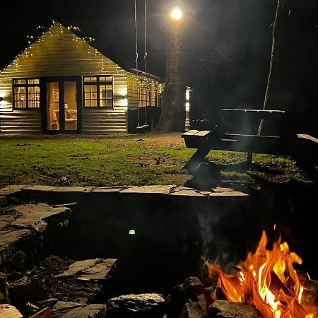 Cuckoo Cabin, Tyn Y Cwm Eglwys-Fach Esterno foto