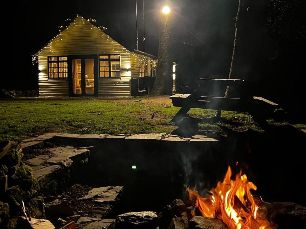 Cuckoo Cabin, Tyn Y Cwm Eglwys-Fach Esterno foto
