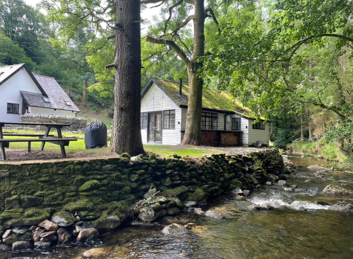 Cuckoo Cabin, Tyn Y Cwm Eglwys-Fach Esterno foto